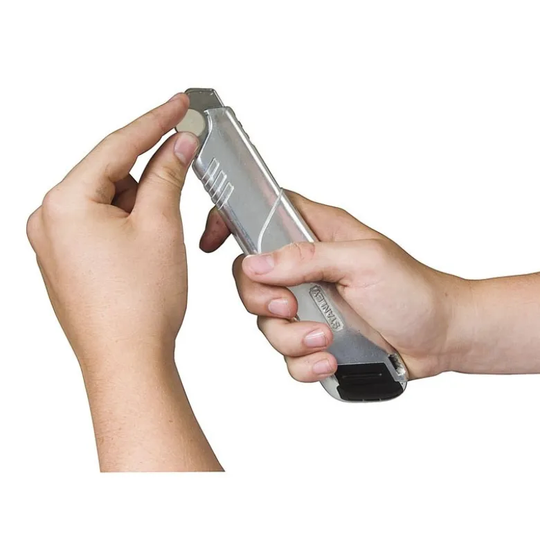 Cutter à cartouche Fatmax Pro - largeur de lame 25 mm- STANLEY | 0-10-820