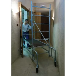 Echafaudages roulants acier Junior 200 plancher 4,80m Tubesca-Comabi | 03140048