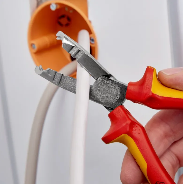 Pince à dégainer et à dénuder câbles ronds - 165mm - Bi-matière - Chromée 1000V - KNIPEX | 13 46 165
