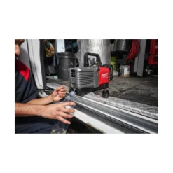 Pompe à vide 18V, 1 batterie 8Ah - Milwaukee | 4933499249