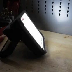 Projecteur LED puissant et uniforme VEGA 2 CONNECT - Scangrip | 03.6106C