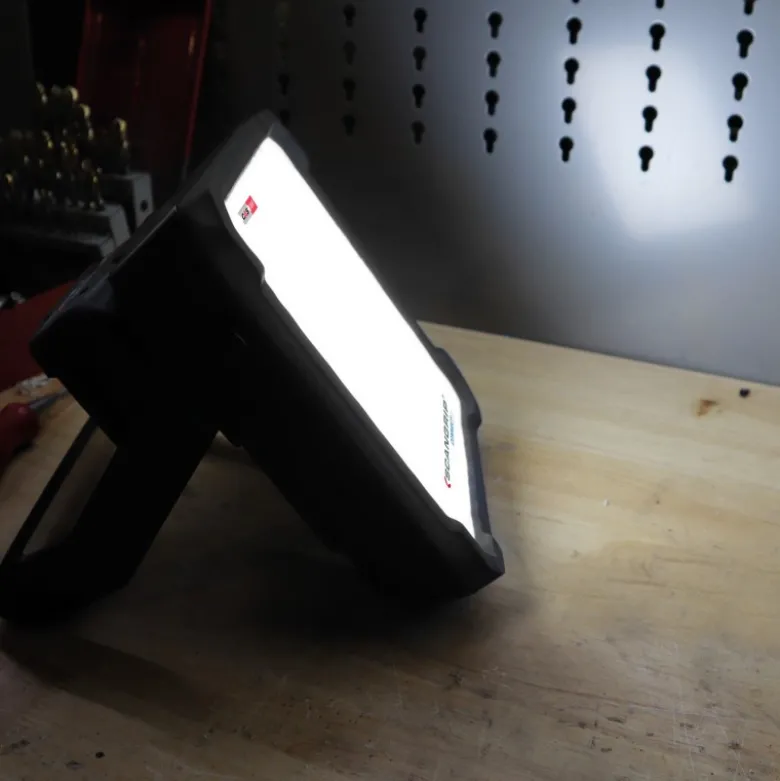 Projecteur LED puissant et uniforme VEGA 2 CONNECT - Scangrip | 03.6106C
